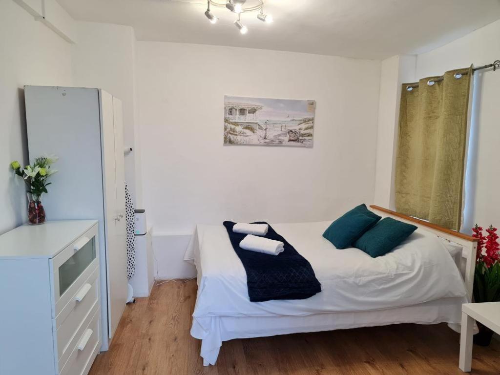 Lovely Private Room Near Central London Exterior photo